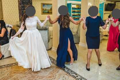 Сатенена сватбена рокля