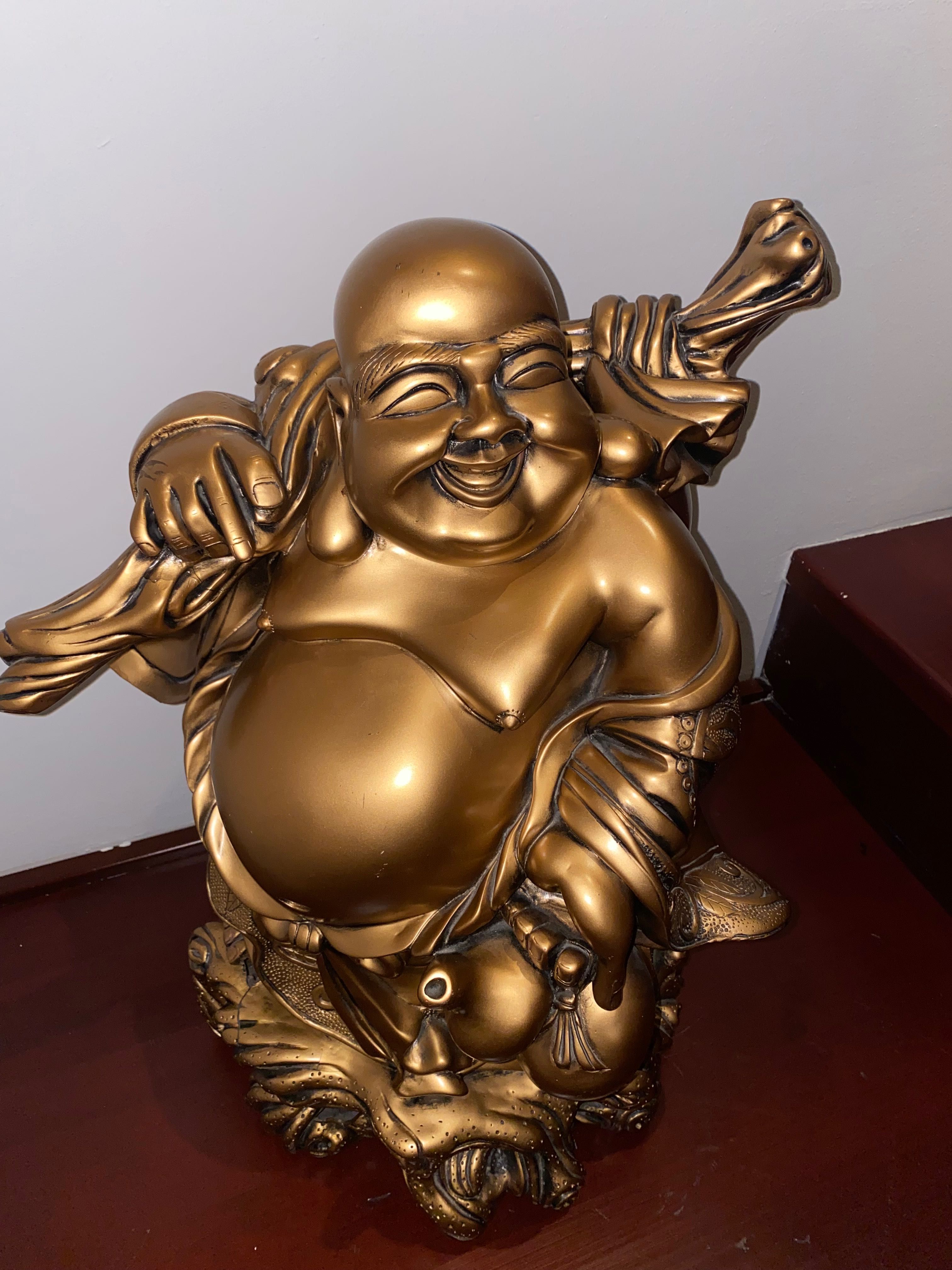 Статуя Золотой Будда