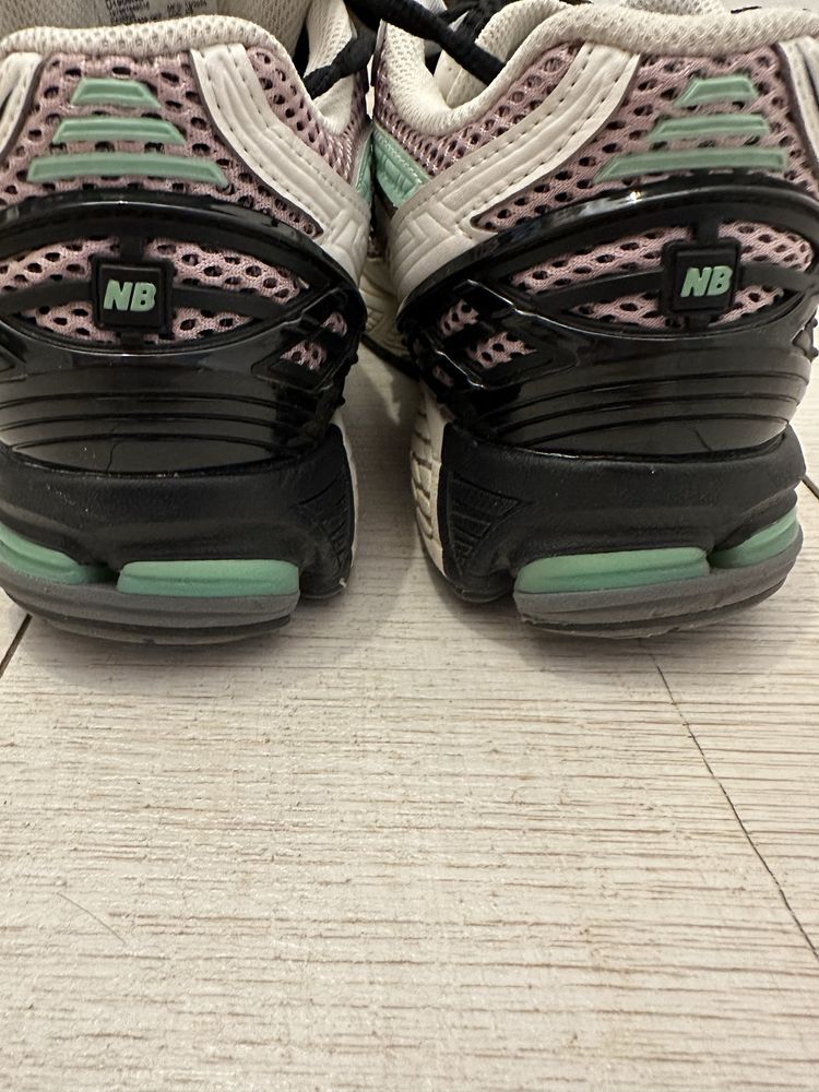 New balance маратонки
