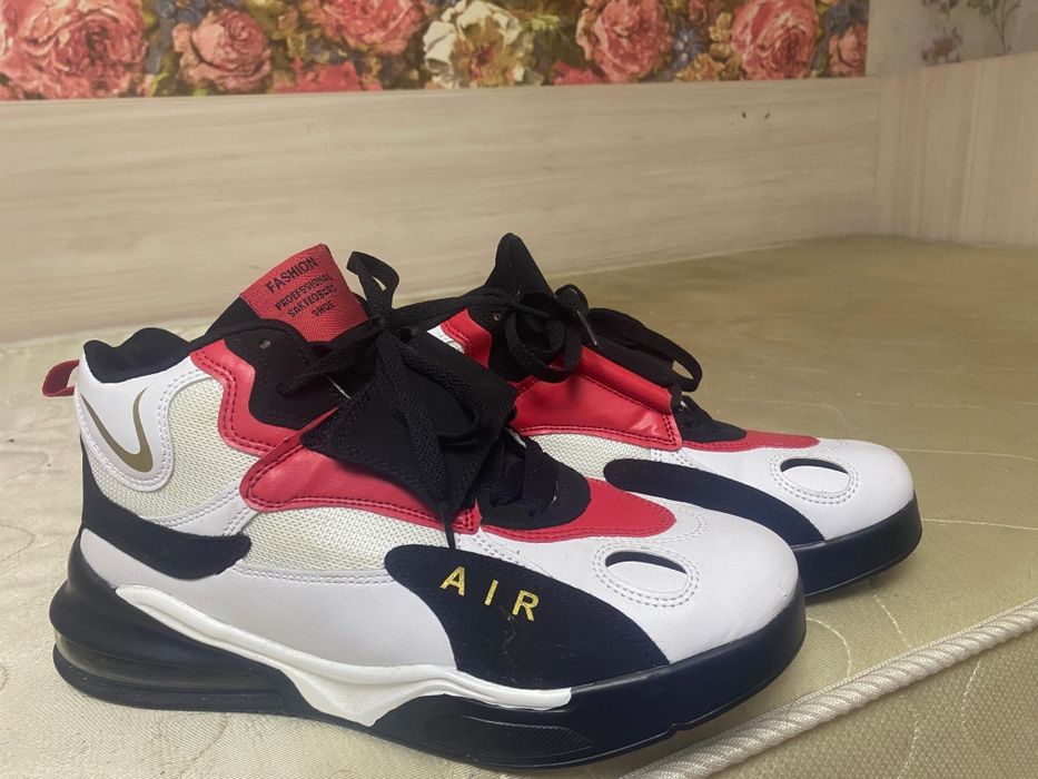 Зимние Кросовки новые