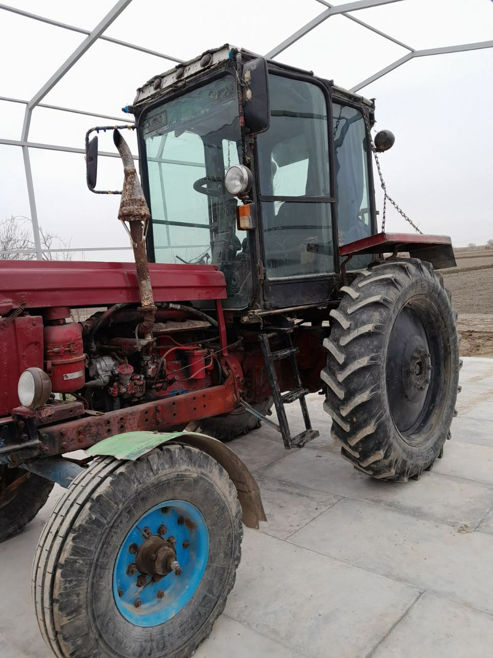 Traktor t28 qorakol