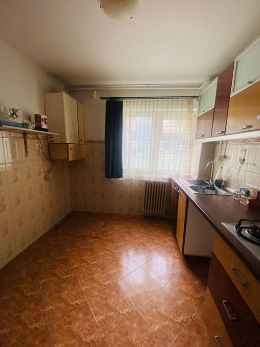 Apartament 2 camere semidecomandat
