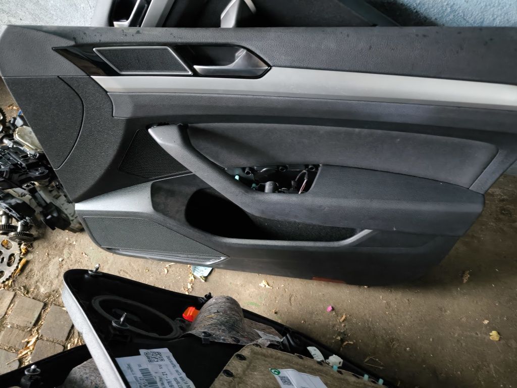 Кори за врати VW PASSAT B8