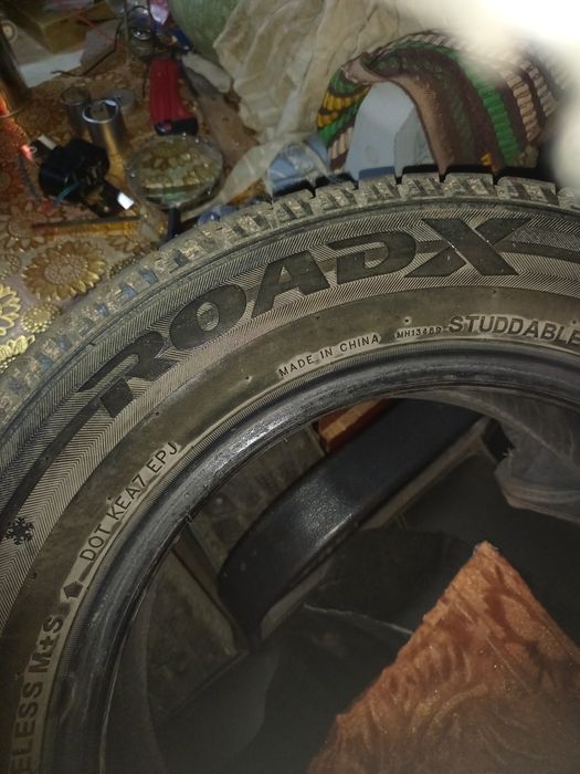Продам комплект зимних покрышек.