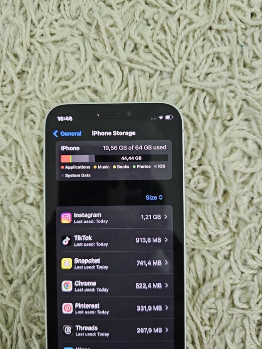iPhone 12 мини много запазен!