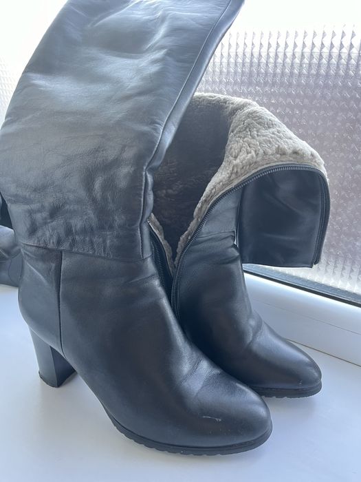 Кожные зимние сапоги