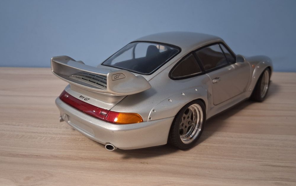 Porsche 911 GT 1:18 UT model