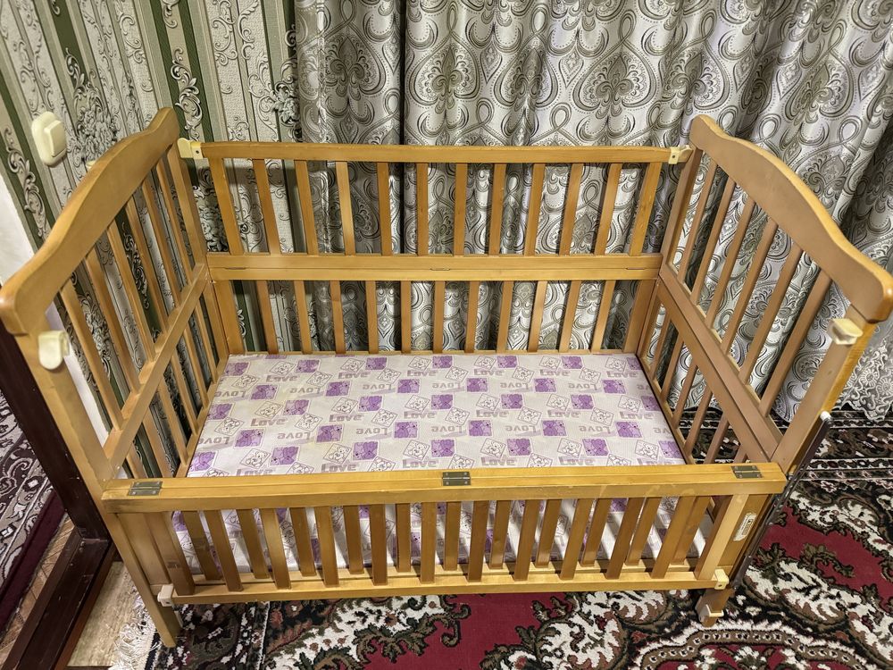 Детская кроватка 100x65 см — среднее состояние