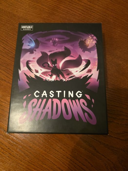 Vând joc Casting shadows