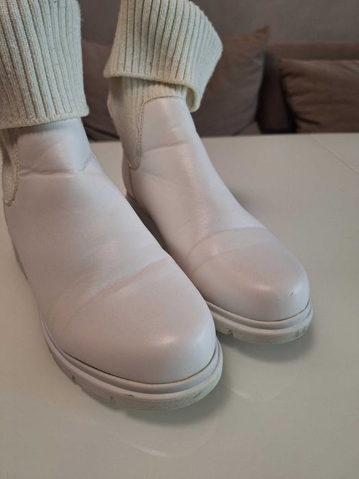 Дамски бели боти