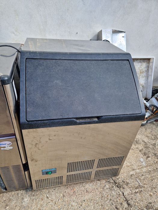 Mașina gheata inox 40-60 .kg pe zi, stare buna, verificata