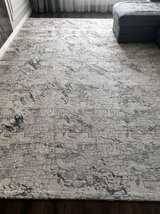 Продам ковер размер 2.5 на 4 , можно для сьемной квартиры