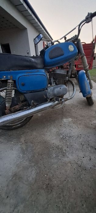 Vosxot motosikl sotiladi