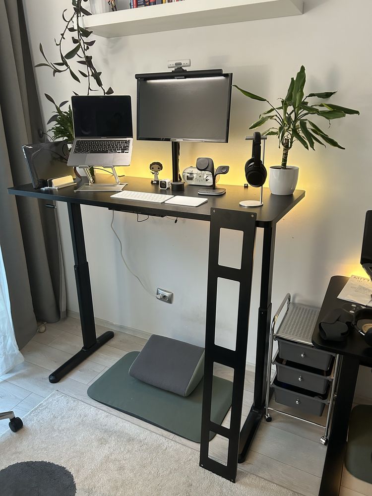 Birou negru reglabil pe inaltime manual 140x60