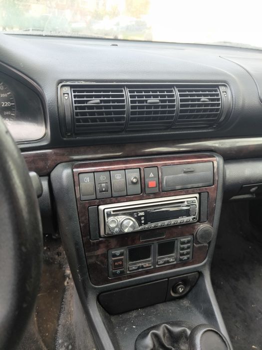 Ауди а4 На части 1,8 125 коня