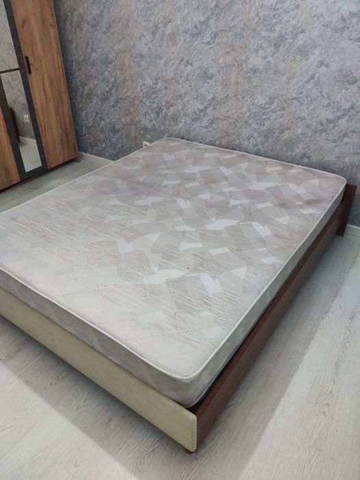 Продам двухспальную кровать