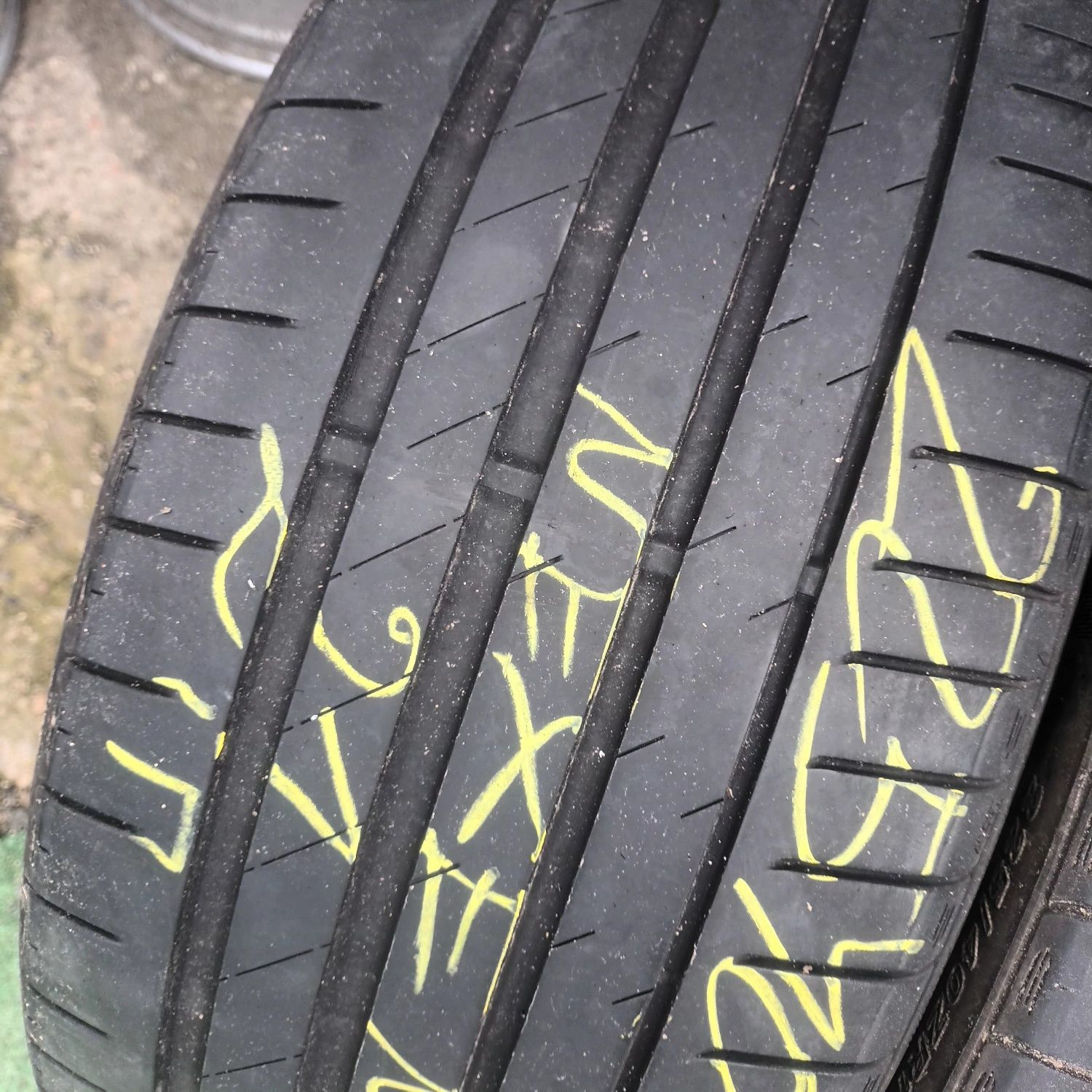 Продавам гуми 225 40 18 KUMHO 2бр летни дот 2021г