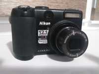 ?   vând  aparat foto Nikon coolpix p5100 12,1 megapixel