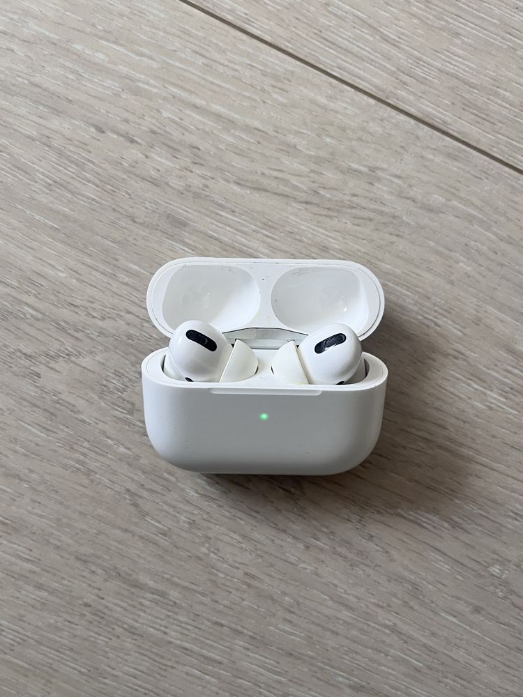 Vand apple Airpods pro  generatia 1