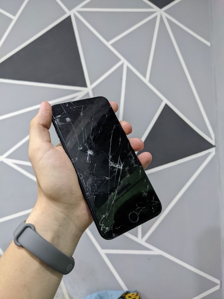 iPhone 7+ 128gb на запчасти либо восстановление
