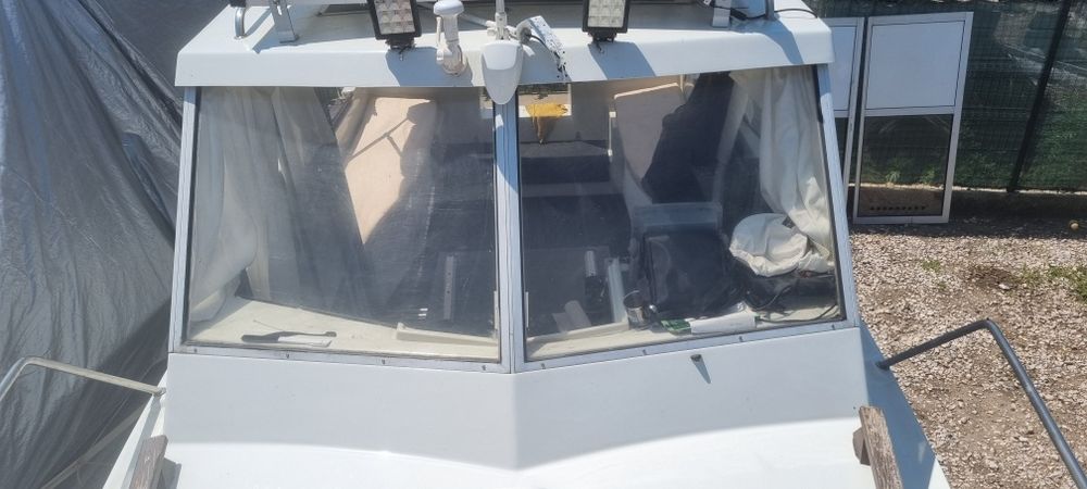 Barca Cabinata diesel Artaban 580 cu peridoc
