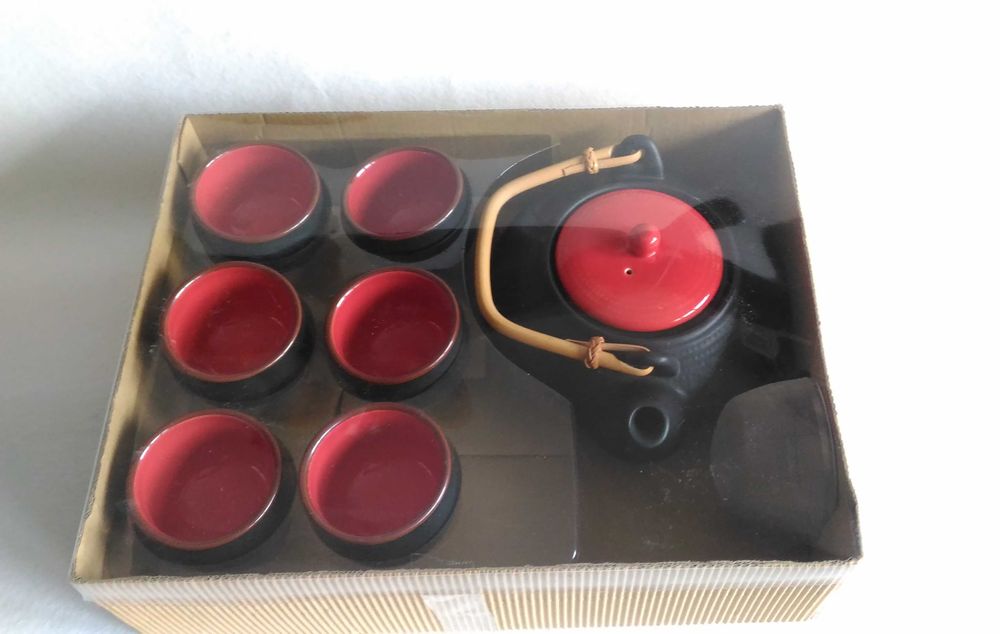 Set ceai, chinezesc-japonez-asiatic, ceainic +6 cescute, rosu cu negru