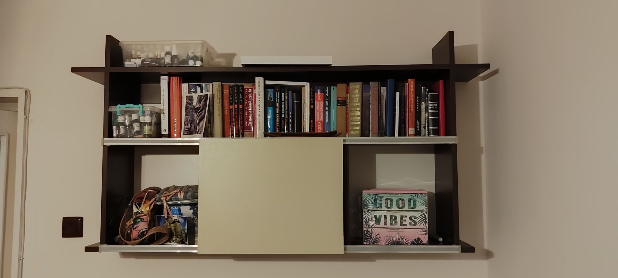Vand biblioteca moderna