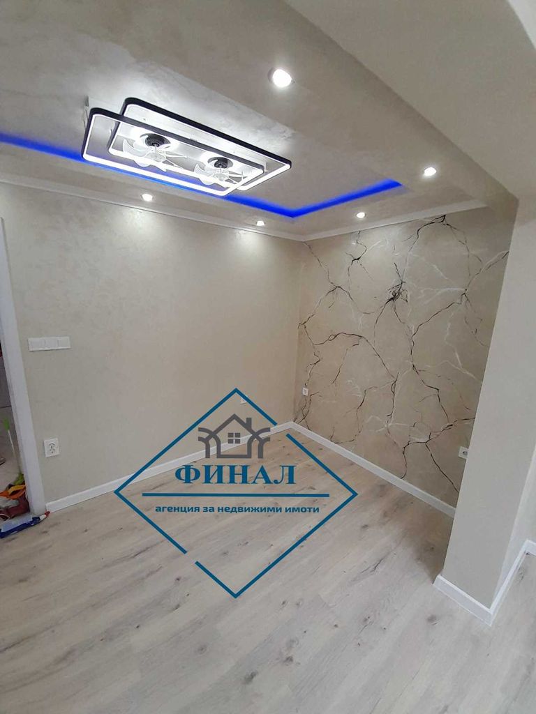Продава се Двустаен апартамент в Шумен, Добруджански - 68 кв.м за 2025 €/кв.м - Снимка #11