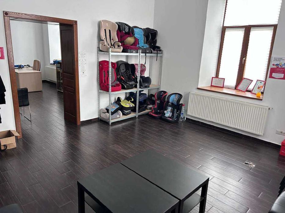 Spatii de birouri pe Aurel Vlaicu, Tatarasi. 44mp si 75mp.