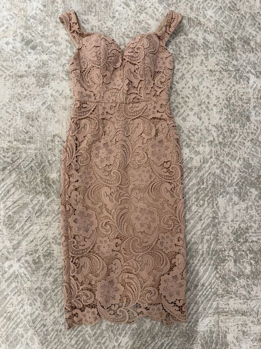 Продам кружевное платье, размер S, цвет пудра