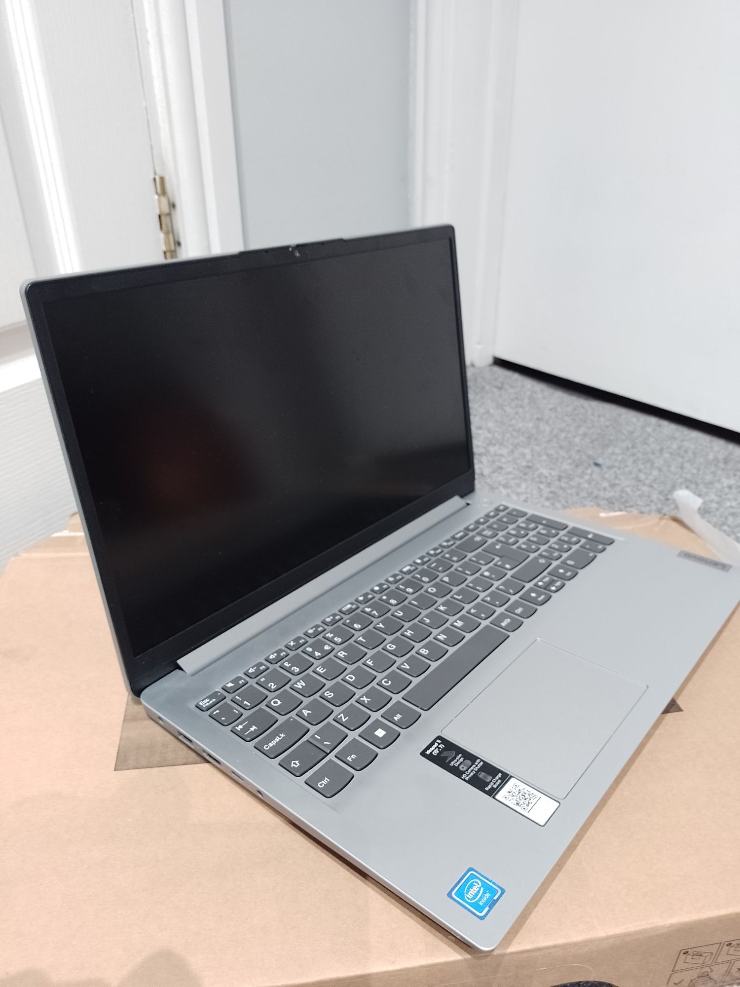 Vând laptop Lenovo IdeaPad 1 NOU