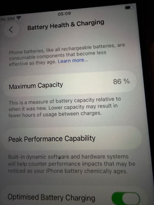 iPhone SE Red 3rd Gen + AirPods 2