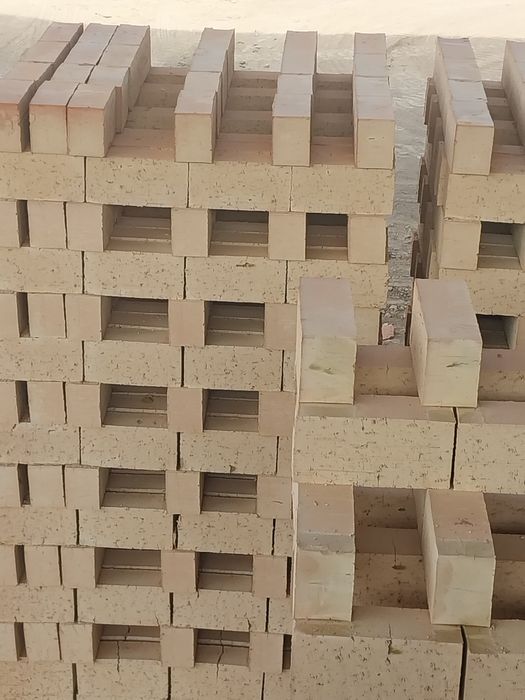 Pishgan gisht keramika