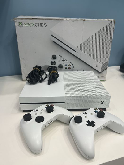 Продается Xbox One S 1ТБ