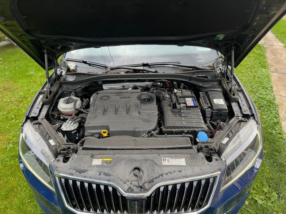 Vand SKODA SUPERB 2.0tdi DSG fab2016 150cp distronic avariat lovit