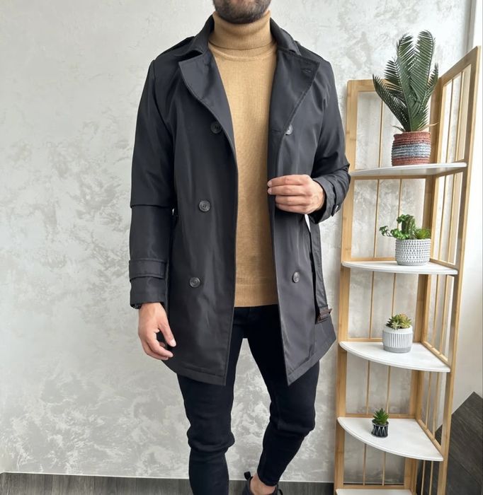 Мужской плащ от Арман Коныр