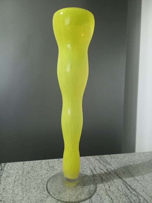 Vaza din rubin autentic inaltimea 40 cm nefolosita
Inaltimea 40 cm
Des