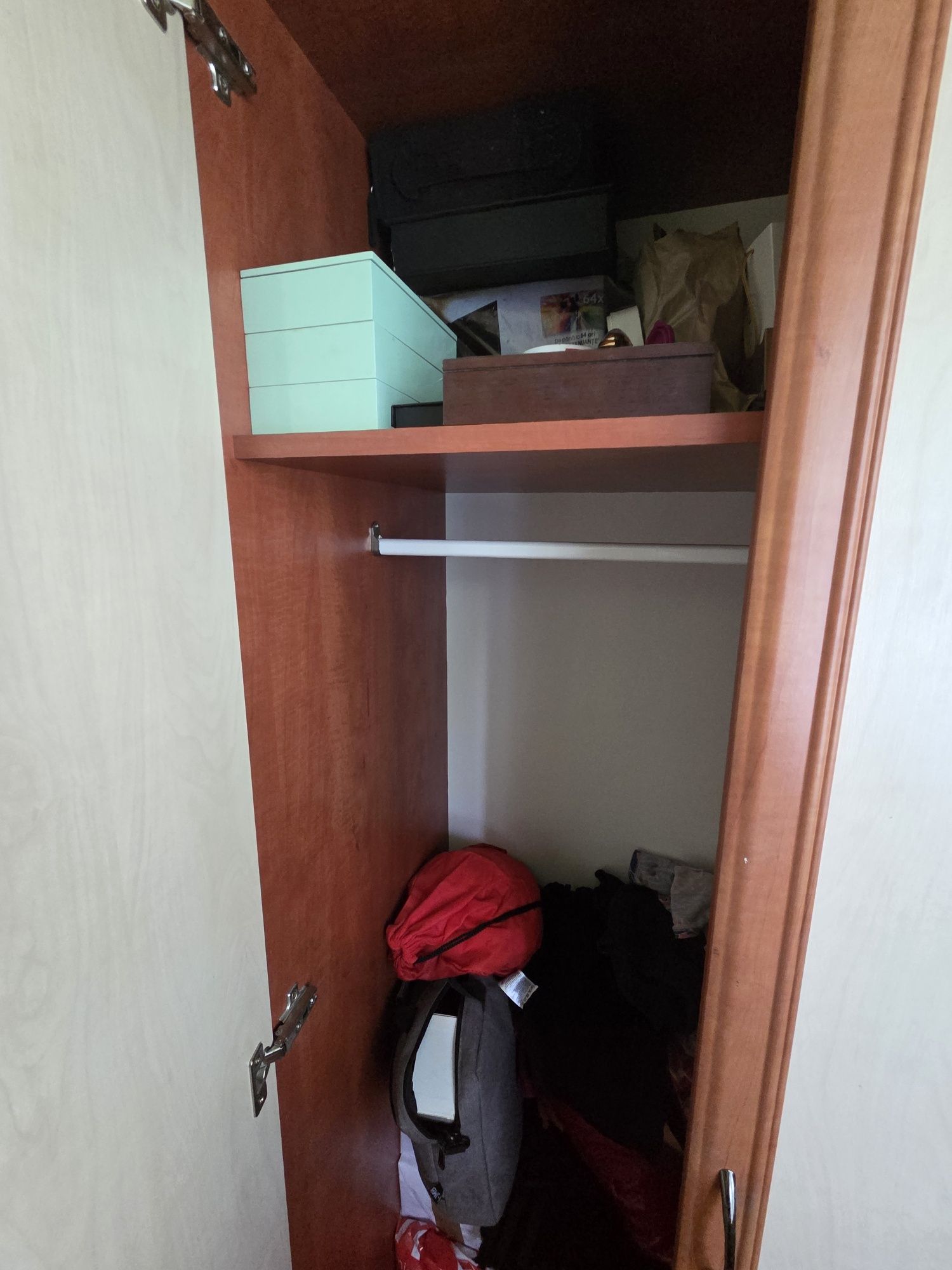 Vand mobila sufragerie, cu biblioteca