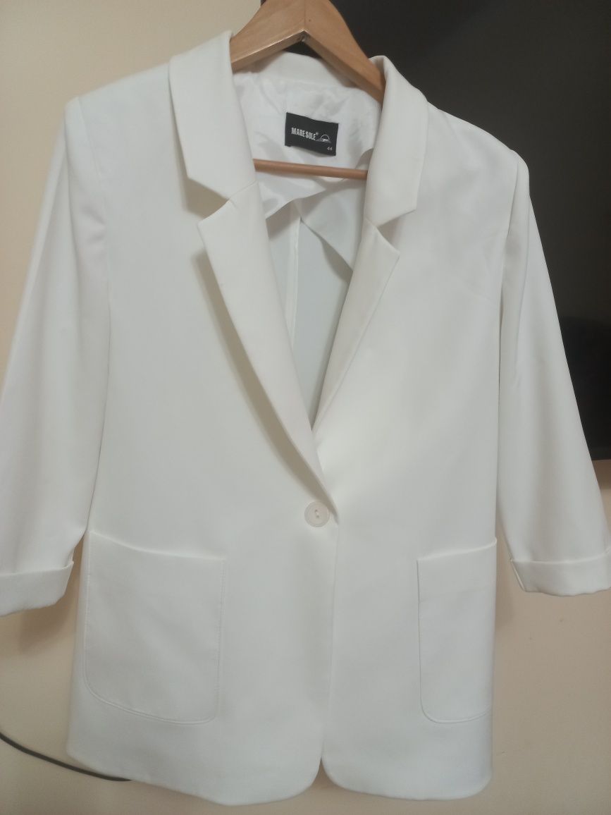Белый пиджак пройзводства  Турция  размер 50