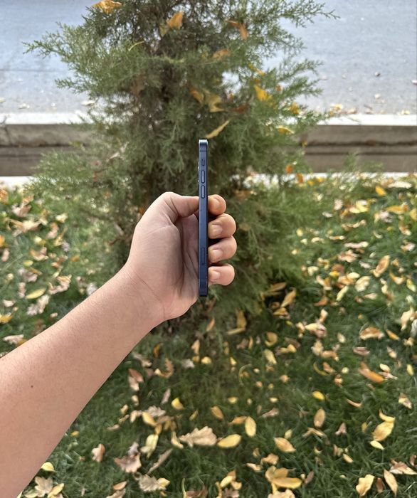 Iphone 12 64gb Xolat yaxsh yomkst 77 ochilmagan hama joy ishlid ayb yo