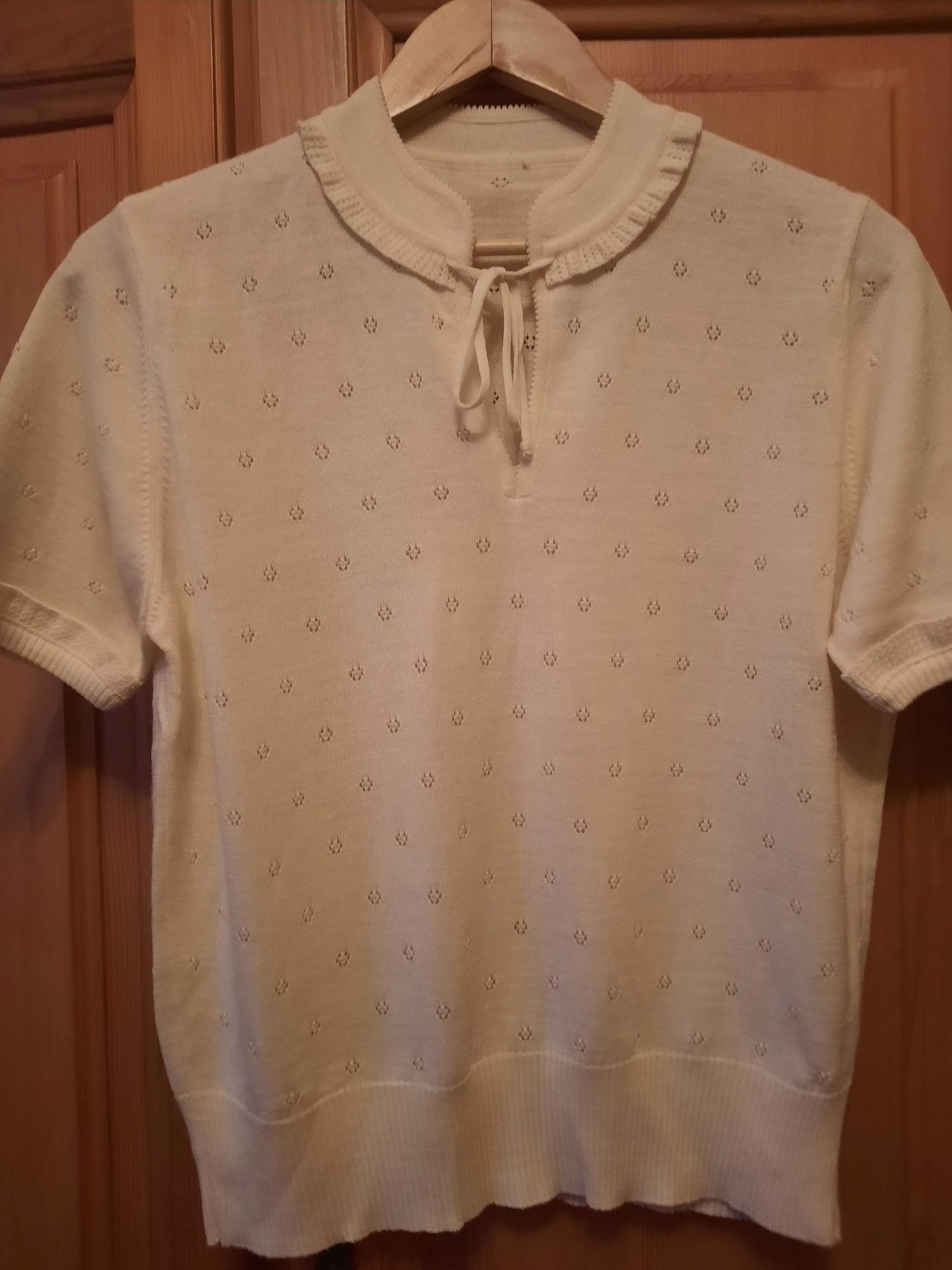 Bluza crem cu guler cu volan mărimea 44-46