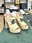 Дамски сандали Guess цвят крем