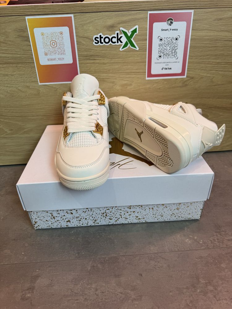 Air Jordan 4 Retro Metalic Gold Sneakers
