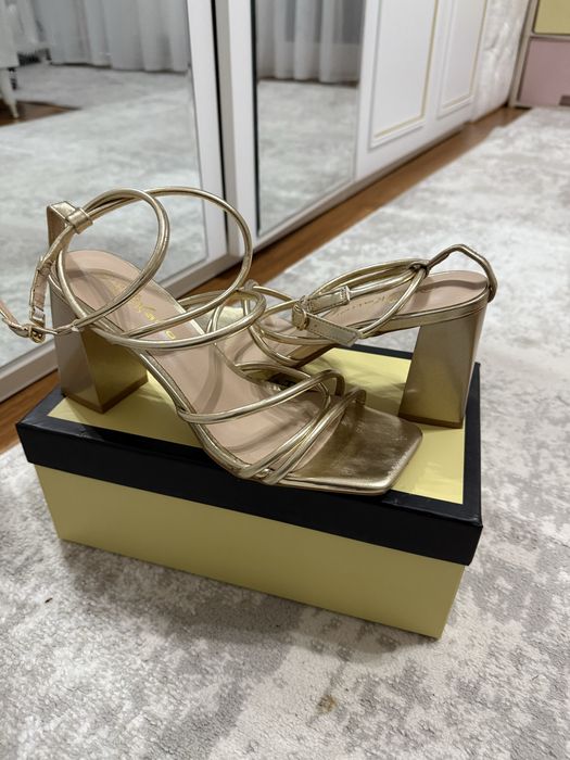 Туфли и сапожки женские