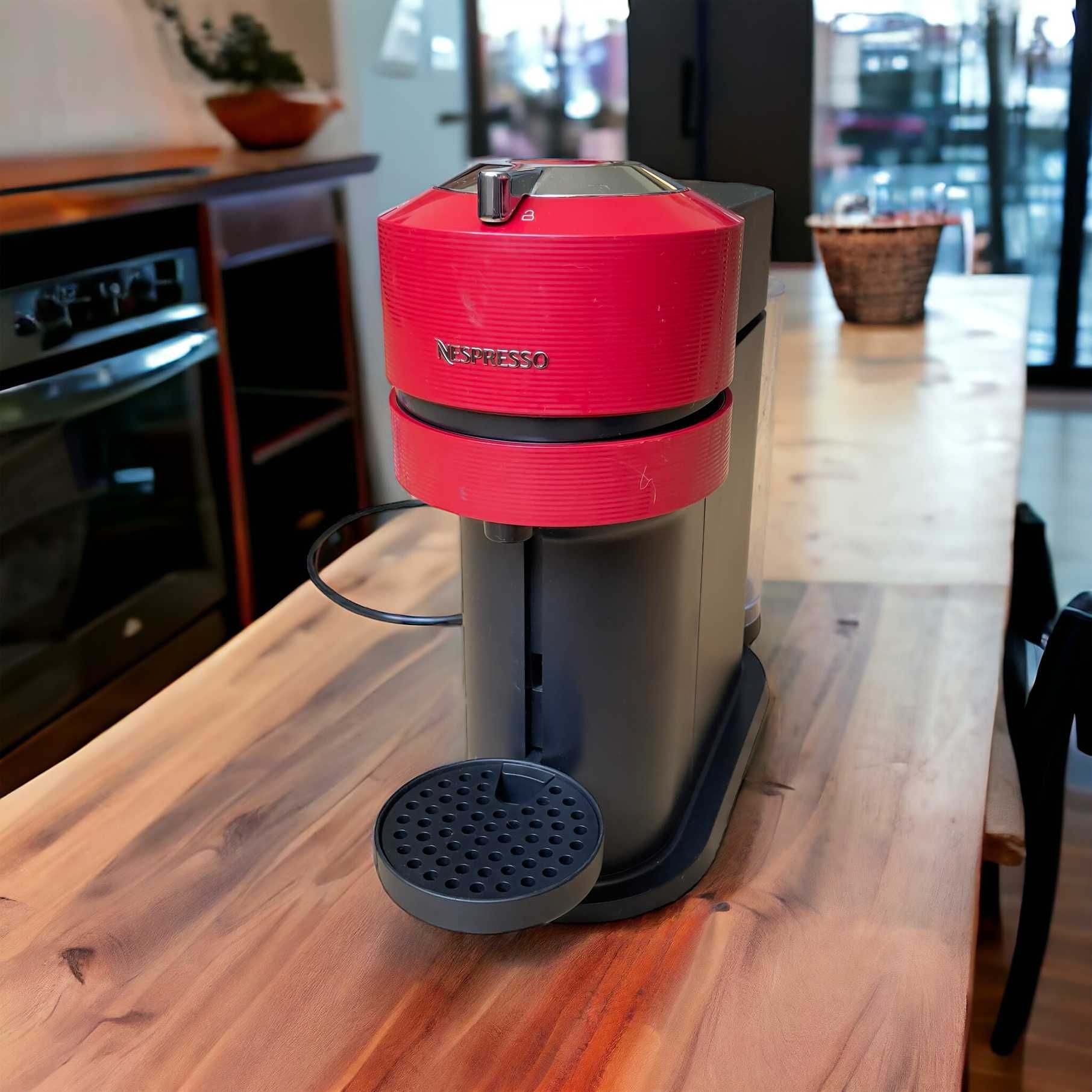 Кафемашина с капсули Nespresso Vertuo next pop plus червена