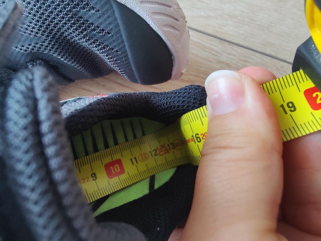 Adidași Nike mărimea 21. O purtare