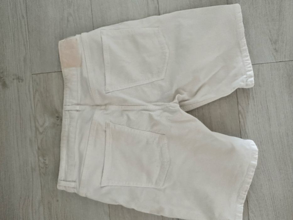 Blugi scurti marimea 44