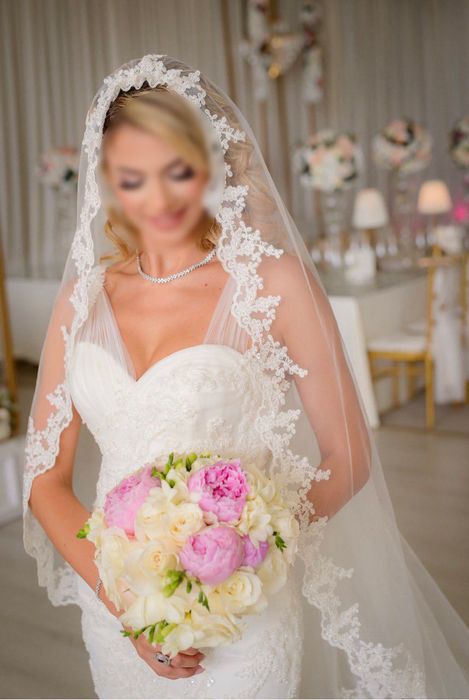 Rochie de mireasa si voal lung