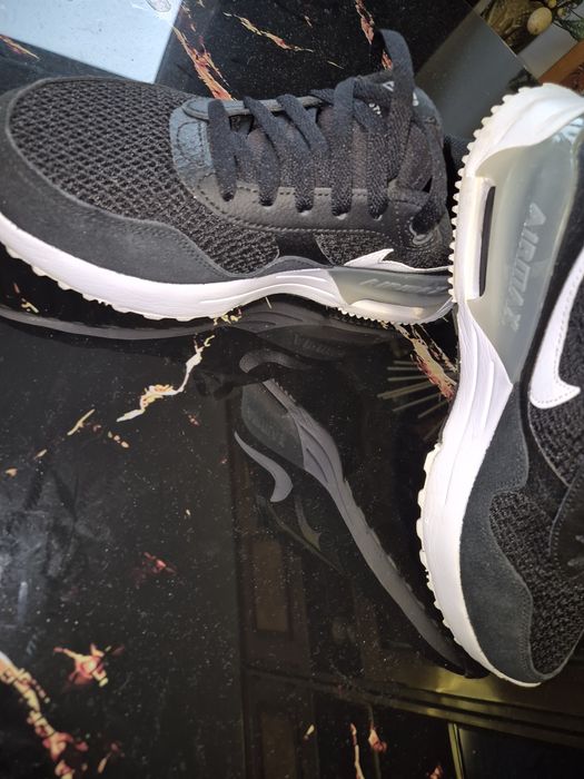 Vând adidași Nike Air System