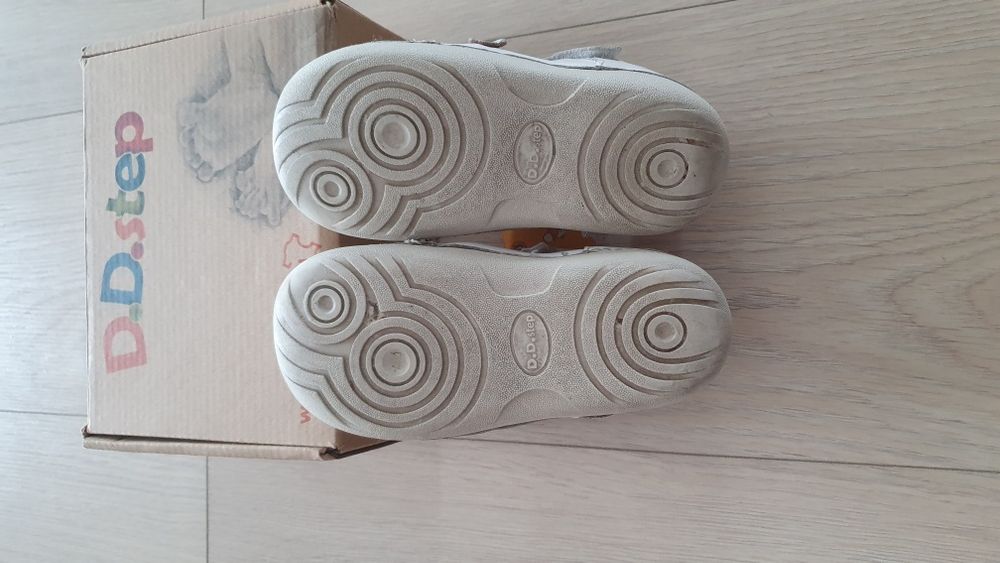 DDSTEP Pantofi decupati albi fete Nr 24 piele super comozi Curier OLX